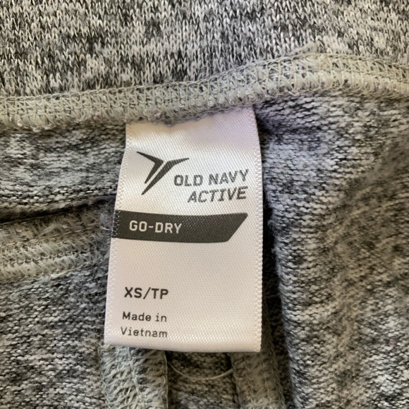 breathable grey cropped joggers with pocket - Picture 3 of 4